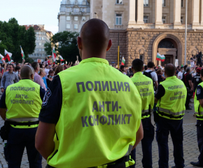По-малко полицаи на протестите, заради Covid-19 сред тях
