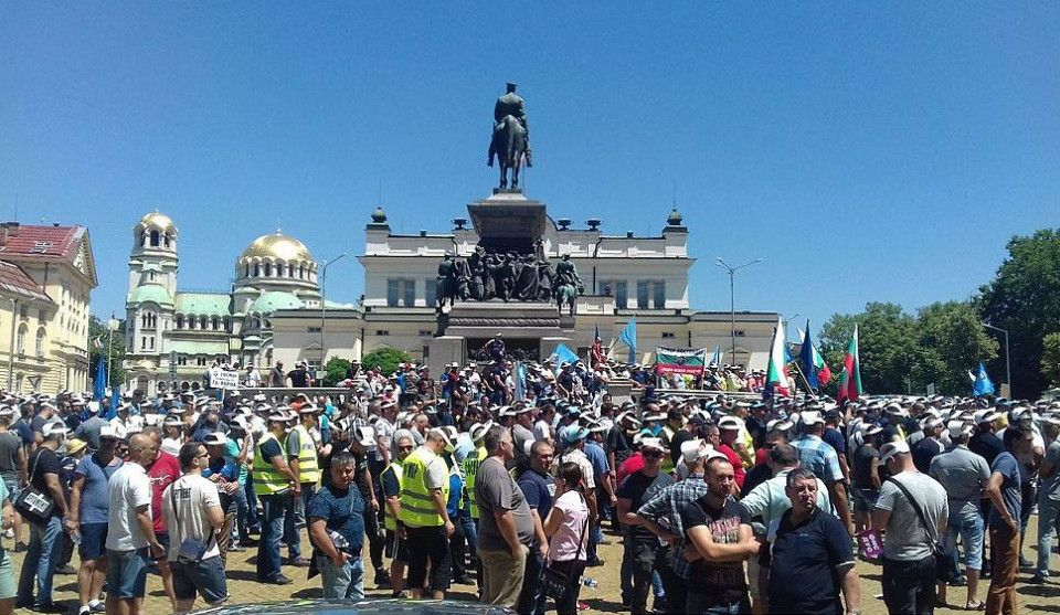 11 протеста покрай дебатите и гласуването на вота на недоверие към правителството на Кирил Петков се очакват да се проведат само в София. От едната страна...