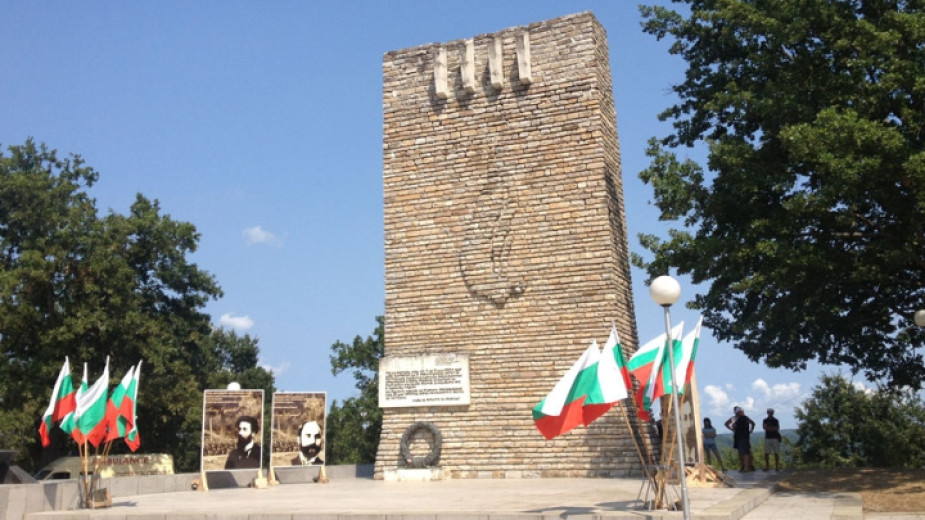 Националният възпоменателен събор "Петрова нива" ще се проведе днес в едноименната местност край Малко Търново. С разнообразна програма ще бъдат отбелязани 122...