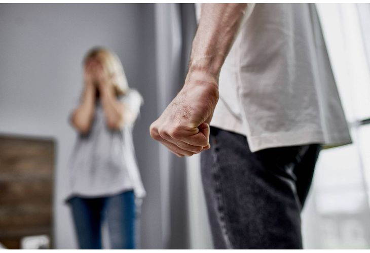 Общо 18% от българите смятат, че има случаи, в които домашното насилие е напълно заслужено, докато 13% са на мнение, че удрянето на шамар не представлява...