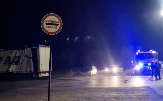 Камион се взриви късно снощи на паркинга на митницата в Казанлък. Митницата се намира в непосредствена близост до оръжейния завод "Арсенал".
За щастие...