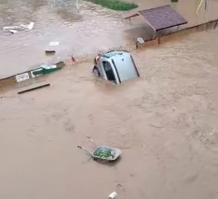Правителството отпусна по 15 000 лева еднократна финансова помощ на законните наследници на четиримата загинали при наводнението в община Царево на 5 и...