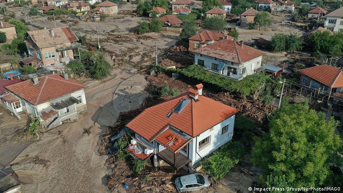 Малко над 1,5 млн. лева са събрани до момента по двете DMS кампании за пострадалите от наводненията в Карловско. Местните хора недоволстват, че средствата...