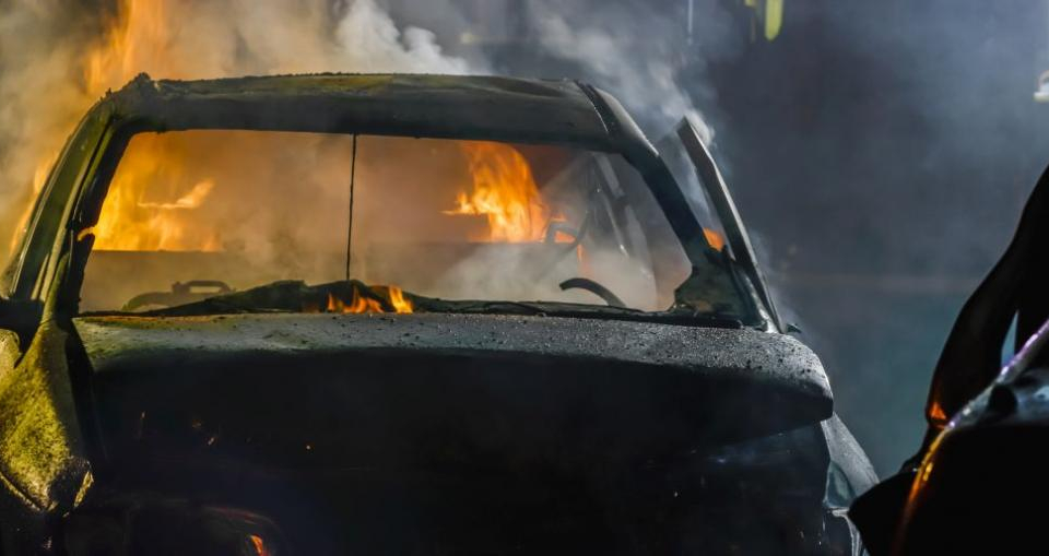 21-годишен мъж от град Шивачево е задържан за палеж. На 10 януари в 01,18 часа  е получен сигнал за горящ лек автомобил „Фолксваген Голф“ в село Сборище....