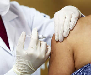 3,5 % от ямболлиите и 2,6 % от сливналиите вече са ваксинирани