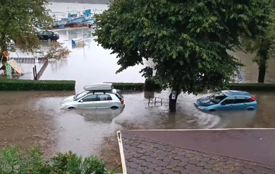 38 млн. лева са щетите от наводненията в Царево по предварителни изчисления, обявиха от Министерството на околната среда и водите.
Комисията, която трябваше...