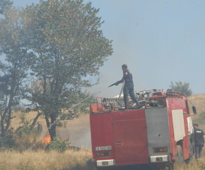 60 военни от Кабиле и Безмер са в битката с пожарите край границата