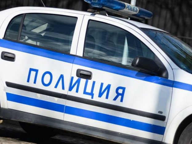 Тялото на осемгодишно момче с тежки наранявания в областта на главата е намерено днес на улица в Мездра, съобщиха от Областна дирекция на МВР във Враца.
Детето...