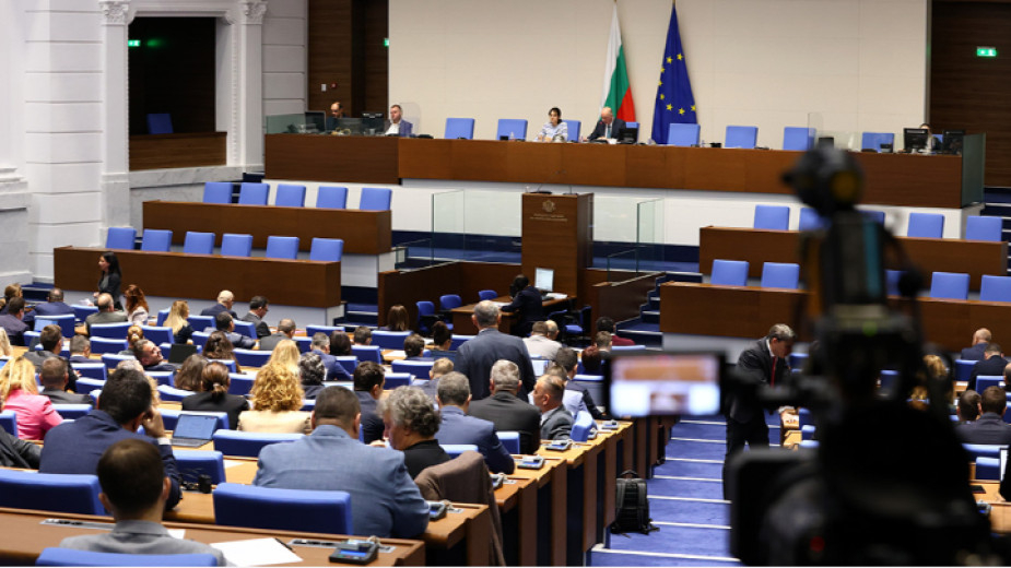 
С блиц контрол се очаква да започне петъчното парламентарно заседание, според програмата за работа на Народното събрание, публикувана на интернет страницата...