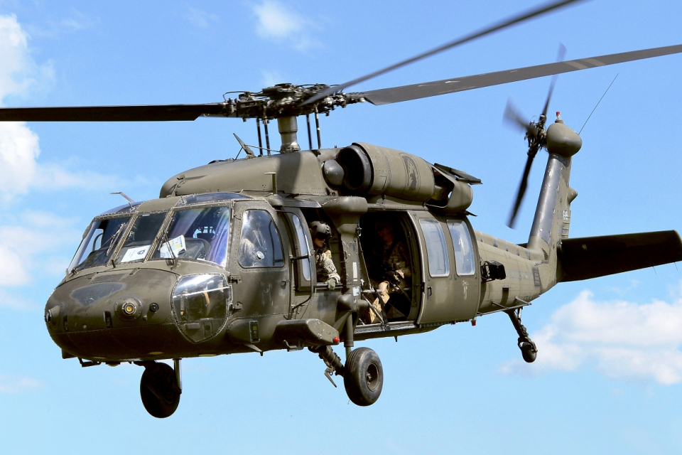 Вертолети UH-60 Blackhawk от състава на Сухопътните войски на САЩ, предислоциращи се от Румъния в Гърция, ще прелитат през въздушното пространство на България...
