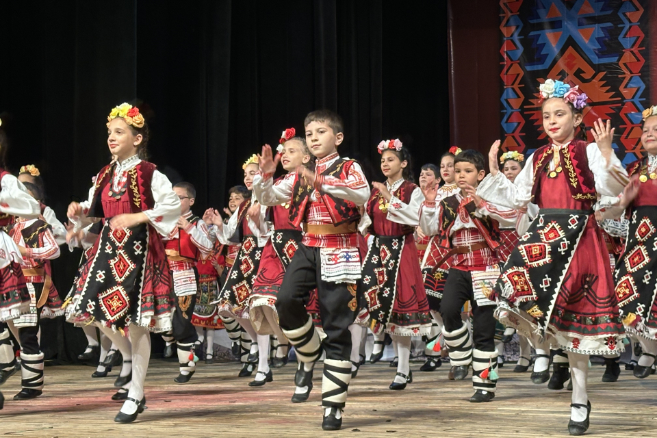 С голям концерт „Тракийче в сърцето“ Детско-юношески фолклорен ансамбъл „Тракийче“ при ЦПЛР-Детски комплекс-Сливен отпразнува своя 50-годишен юбилей на...