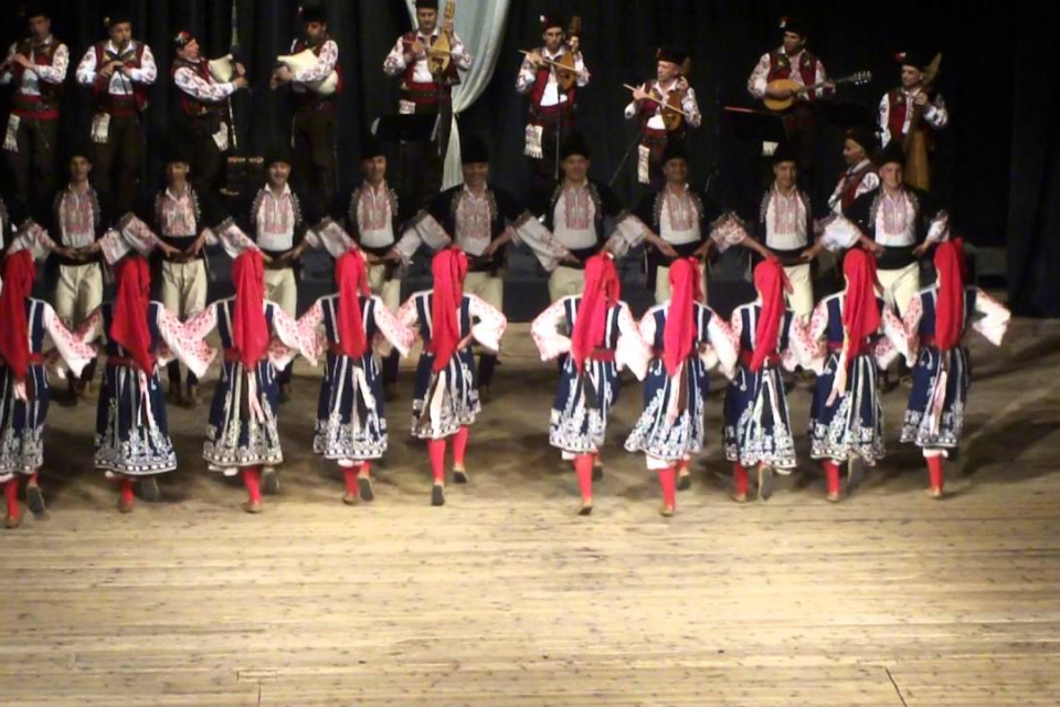 Община Сливен и Ансамбълът за народни песни и танци представят спектакъла „Стоте войводи“ на 21 март, вторник. Концертът се организира поради големия интерес...