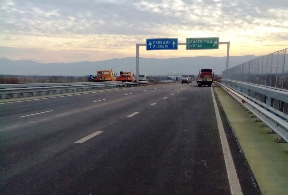 Ограничава се движението за тежкотоварни автомобили над 12 тона в участъка от 5-ия до 23-тия км на автомагистрала „Тракия“ в посока Бургас, съобщиха от...