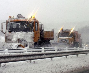 АПИ: Републиканските пътища се почистват от 680 снегорина