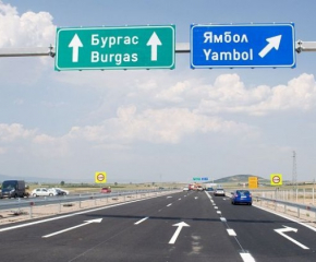 АПИ: Шофьорите да карат с повишено внимание на АМ "Тракия" в района на Ямбол и Сливен
