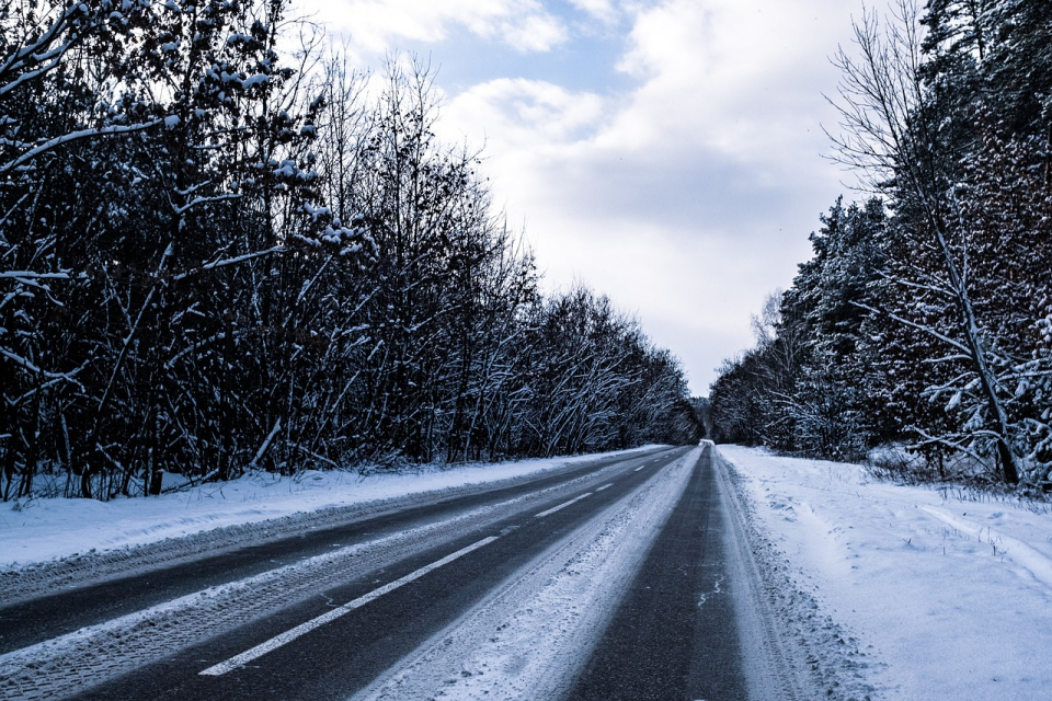 Шофьорите да тръгват на път с автомобили, подготвени за зимни условия, предупредиха от Агенцията „Пътна инфраструктура“ (АПИ) заради прогнозите за обилни...