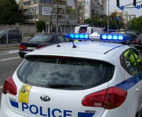 Арести в Бургас, разследват кражби на луксозни коли