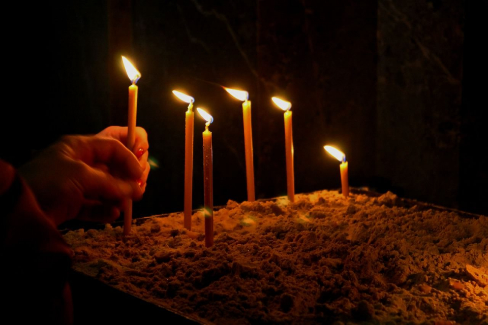 Архангелова задушница е. Православните християни отдават почит на своите покойни роднини и близки. Празникът се отбелязва винаги в съботата преди Архангеловден,...