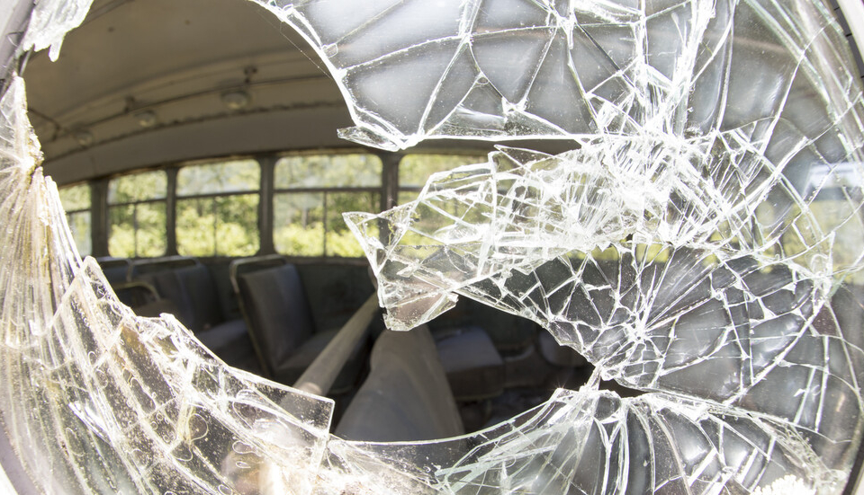 Тежка катастрофа с пътнически автобус е станала между Свиленград и Тополовград, в района на село Младиново, научи NOVA. По първоначални данни има поне...