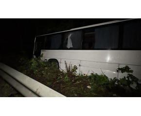 Автобус с военни и два тира катастрофираха на Прохода на Републиката