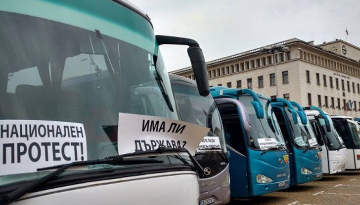 Транспортни фирми от страната се включват в протеста на Националното сдружение на автобусните превозвачи в България. Той започва на 13-ти декември и в...