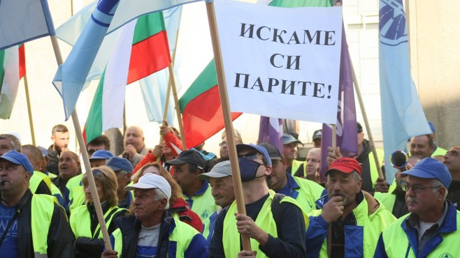 Работещите в "Автомагистрали – Черно море" - Шумен, ще блокират отново на 20 и 21 април от 11:30 до 14.00 часа движението на пътен възел "Белокопитово"...