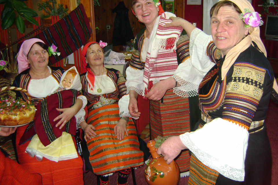 На 8 януари в част от България отбелязват Бабинден. В ямболска област традиционно той се чества на 21 януари - по стар стил. 
Трудно е да се каже кога...