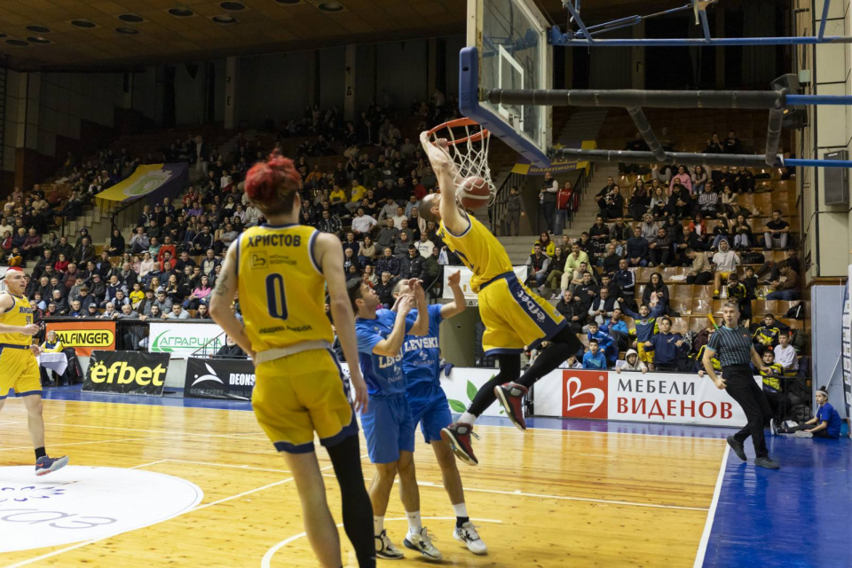 „Ямбол“ поднесе изненадата на XXI кръг в Националната баскетболна лига, като надви категорично отборът на „Левски“ с 86:69 пред близо 1500 зрители в Спортна...