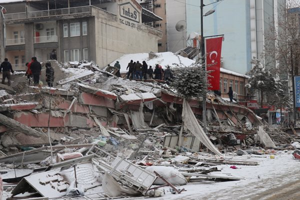 Дарителски кампании в помощ на пострадалите от земетресенията в Турция и Сирия започват в страната. БЧК откри банкова сметка. В различни градове вече се...