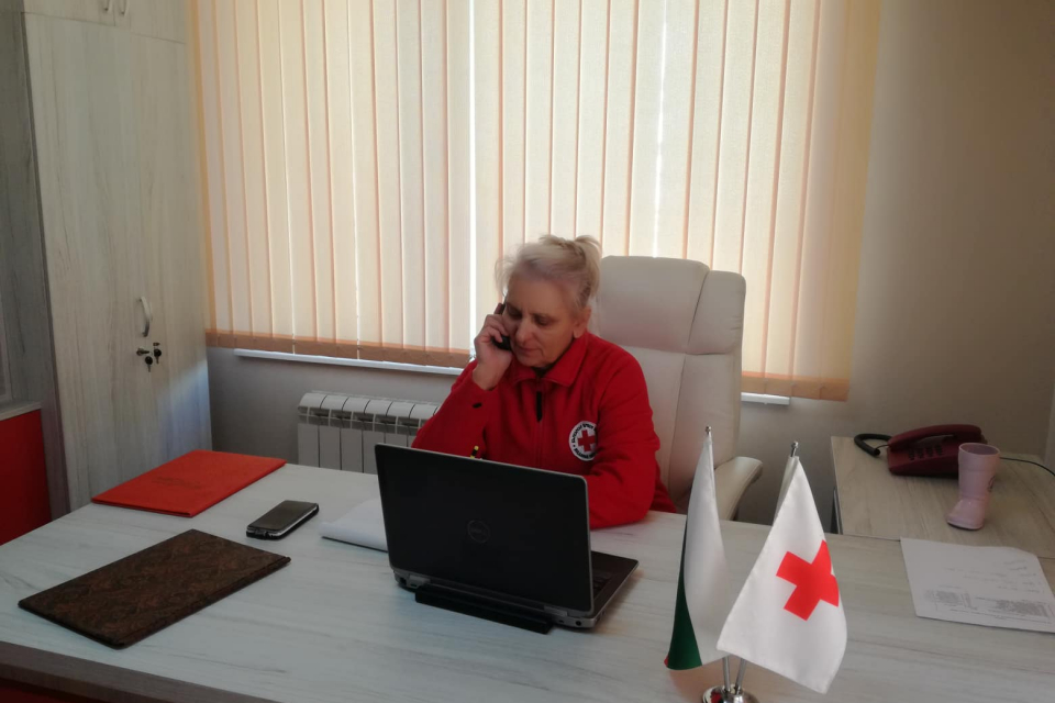 Български Червен кръст – Ямбол продължава да поддържа активни телефонните линии за психологическа помощ и консултиране на граждани, нуждаещи се от подкрепа....