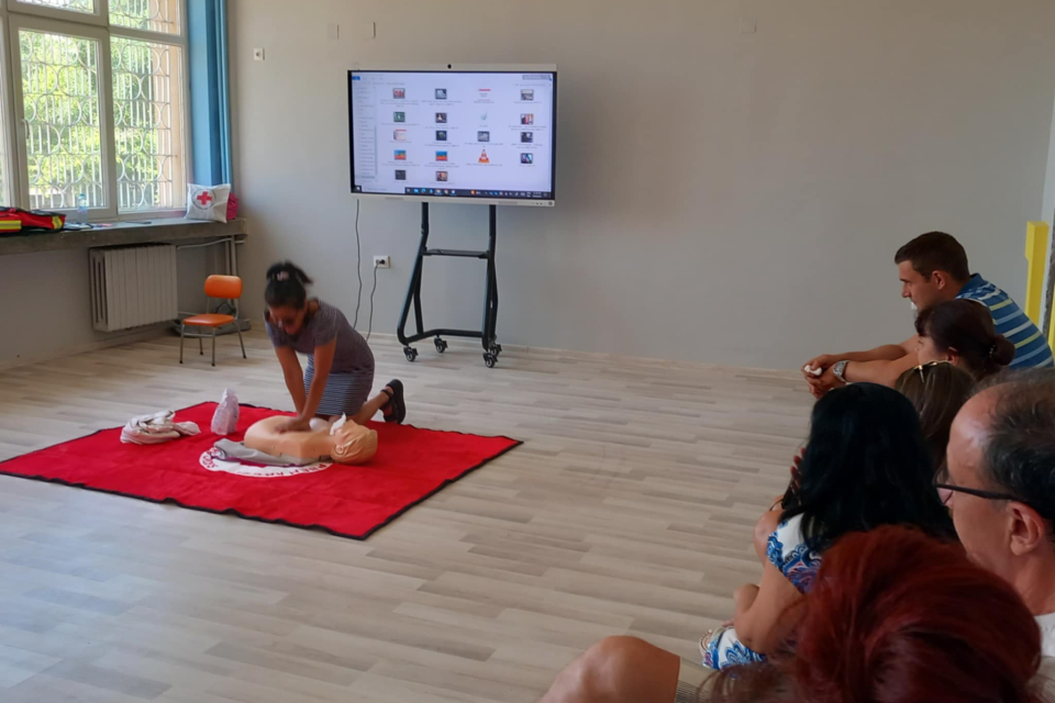 Ямболската червенокръстка организация проведе специализирано обучение за професионалисти в сферата на образованието от НУ „Проф. Петър Нойков“ в град Ямбол,...