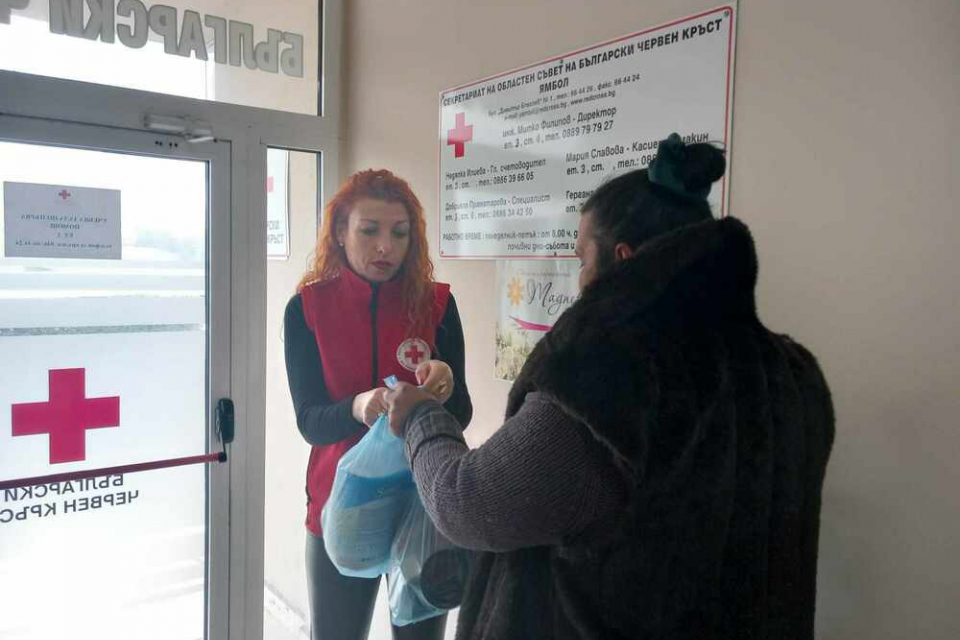 Българският Червен кръст (БЧК) в Ямбол за поредна година раздава хранителни пакети на бездомни хора през зимните месеци. На живеещите на улицата се предоставят...