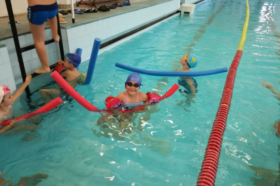 Ямболската червенокръстка организация възобновява подборът на деца на възраст между 7 - 11 години, за сформиране на групи за обучение в училище по плуване...