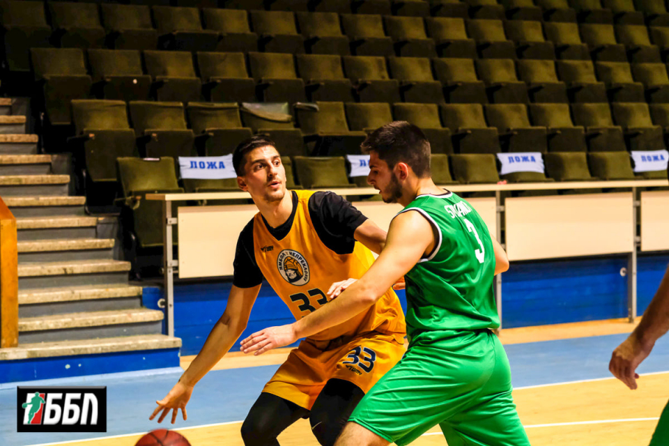 Ямболските отбори са без загуба в А и Б група на Българска баскетболна лига Регион Юг, съобщава Делник.
Ямбол записа пета победа и продължава да е начело...
