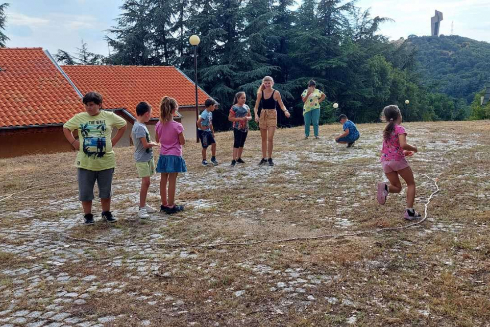 Община Тунджа за пореден път организира безплатни лагери за ученици в местността Бакаджик. Тази година летен отдих е осигурен за 90 деца от училищата в...