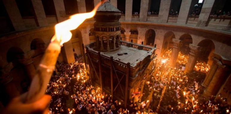 Благодатният огън от Йерусалим ще бъде донесен у нас днес на Велика събота от българска църковна делегация, водена от Старозагорския митрополит Киприан....