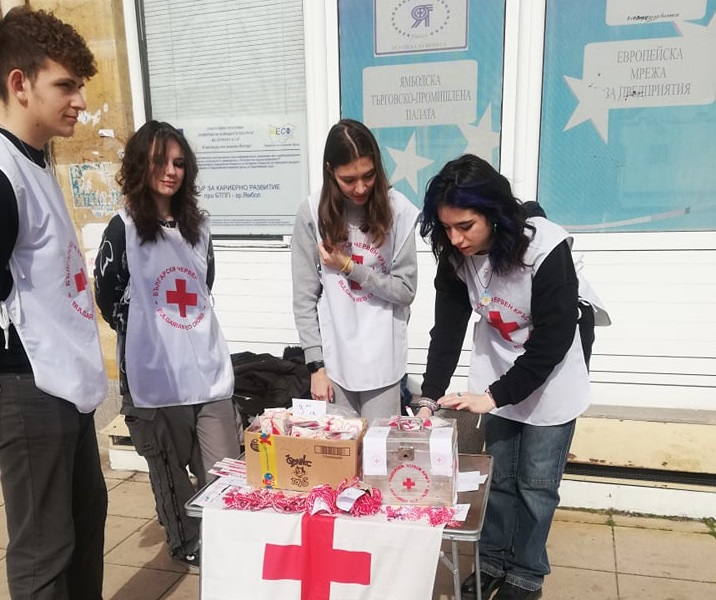 Български младежки Червен кръст - Ямбол работи за намаляване на социалната уязвимост на деца и млади хора, както и за повишаване на социалната интеграция...