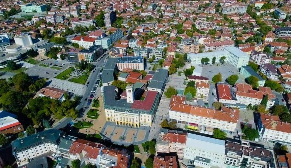 Заложените дейности по благоустрояването на терени от трите най-големи квартала в Сливен – „Дружба“, „Българка“ и „Сини камъни“, продължават по план, заяви...