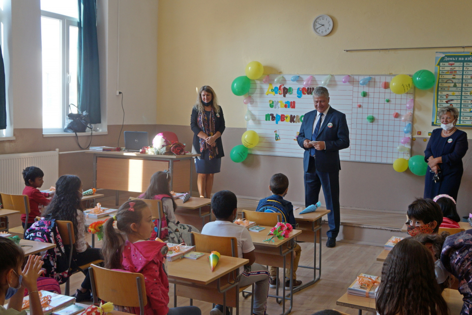 Близо 1500 деца и ученици ще се обучават в детските и учебни заведения на община „Тунджа“ през новата учебна 2022-2023 г.
Училищната мрежа в общината...