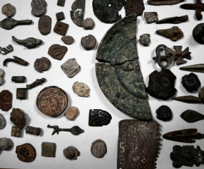 Близо 1900 старинни монети и стрели задържаха митническите служители на МП Лесово