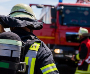Близо 250 деца от училище в центъра на Сливен са били изведени от сградата заради пожар в съседна къща