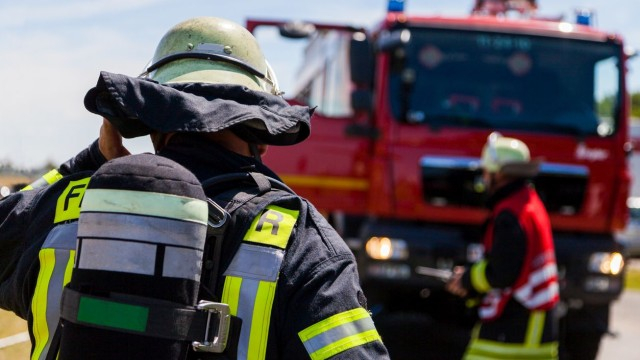 Близо 250 деца от училище в центъра на Сливен са били изведени от сградата заради пожар в съседна къща. Това съобщи за БТА директорът на Регионална дирекция...