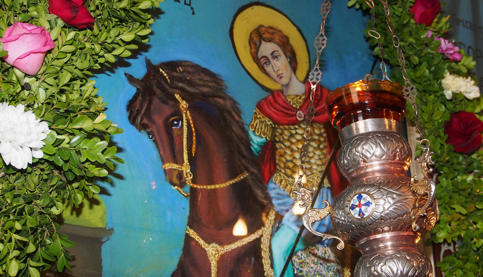 На 26 октомври Българската православна църква почита паметта на един от най-обичаните в православния свят светци – Свети великомъченик Димитрий Солунски...