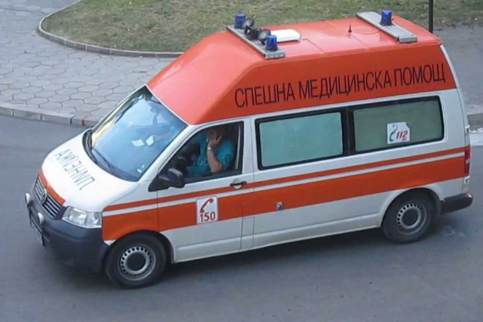 Пътен инцидент с пострадала пешеходка е станал на 2 юни в района на бензиностанция, в град Сливен. Около 15,19 часа 66-годишна жена е била ударена от лек...