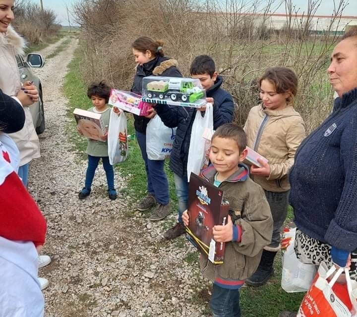 Доброволци от Български младежки Червен кръст гр. Стралджа реализираха благотворителна кампания в полза на многодетно семейство от с. Маленово. Младежите...