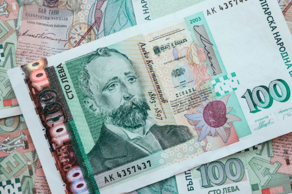 Бъдете внимателни – засечени са висок брой фалшиви банкноти от 100 лева - за това предупреждават институциите. Данните на БНБ показват, че за второто тримесечие...