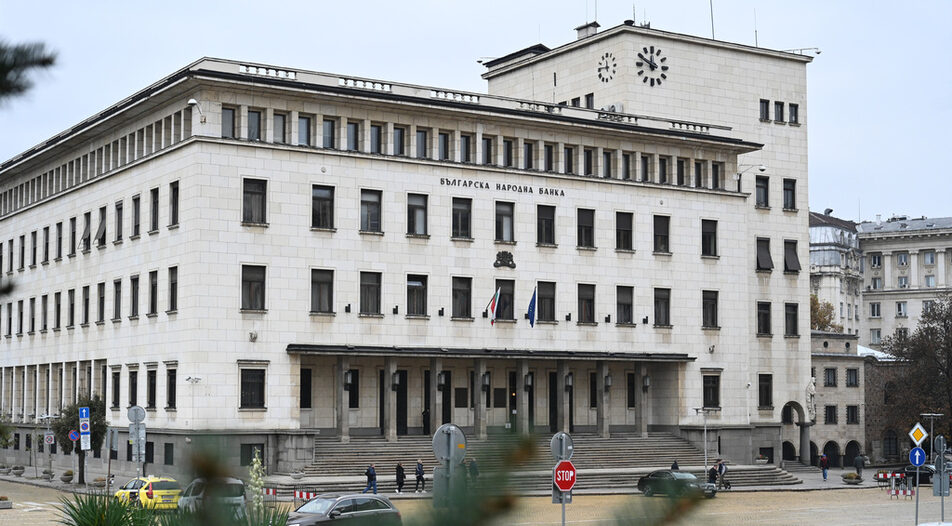 От 1 май основният лихвен процент е 2,77 на сто при 2,47 % миналия месец, определи Българската народна банка.
Нивото му се изчислява като средната аритметична...