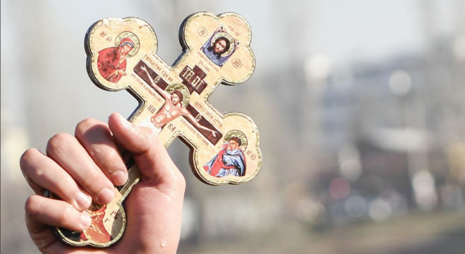
В крайграничната община Болярово празникът Богоявление ще бъде отбелязан на 6 януари с водосвет, литийно шествие и ритуал по хвърляне и изваждане на...