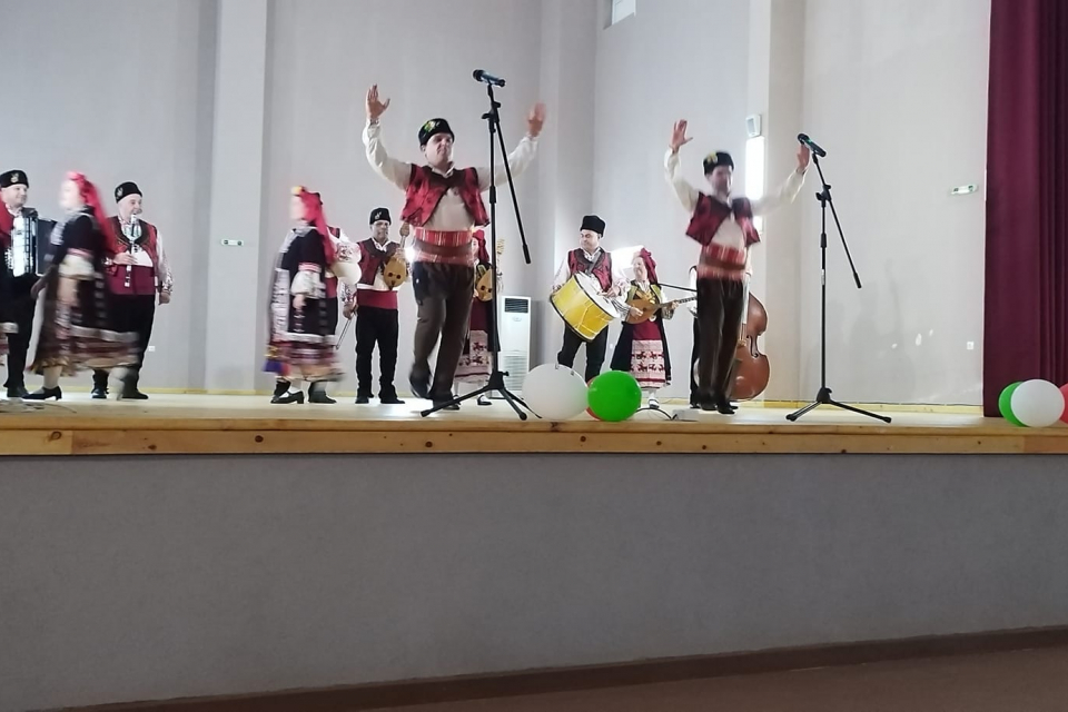 6471 лева бяха събрани в Болярово на благотворителен концерт снощи в подкрепа на Иван Шутов и семейството. Сумата беше преведена от община Болярово в банковата...