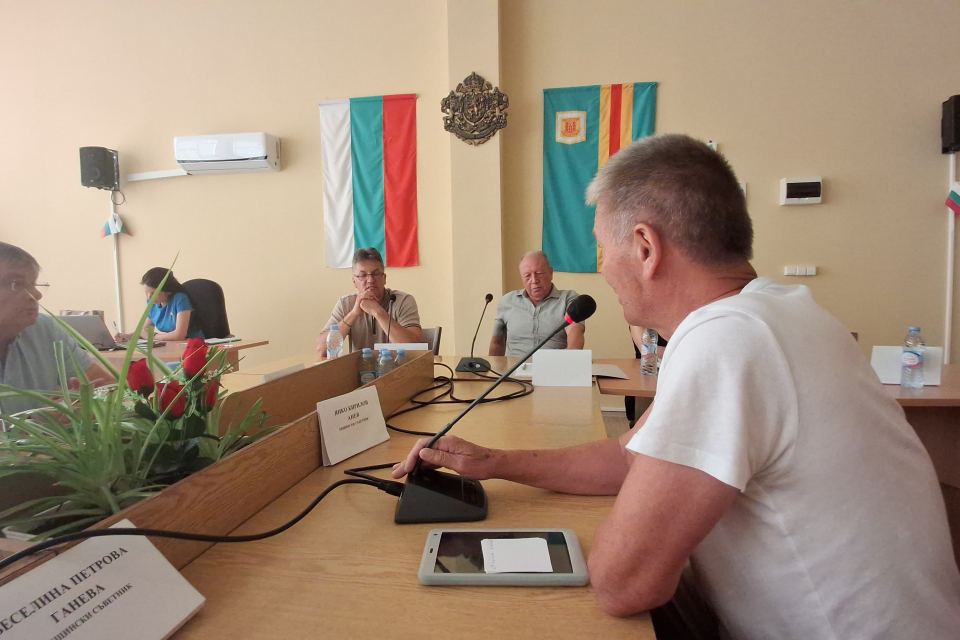 Община Болярово предприема спешни мерки във връзка с очакваното безводиепрез август. Макар че към момента дебитът на изворите в района езадоволителен,...